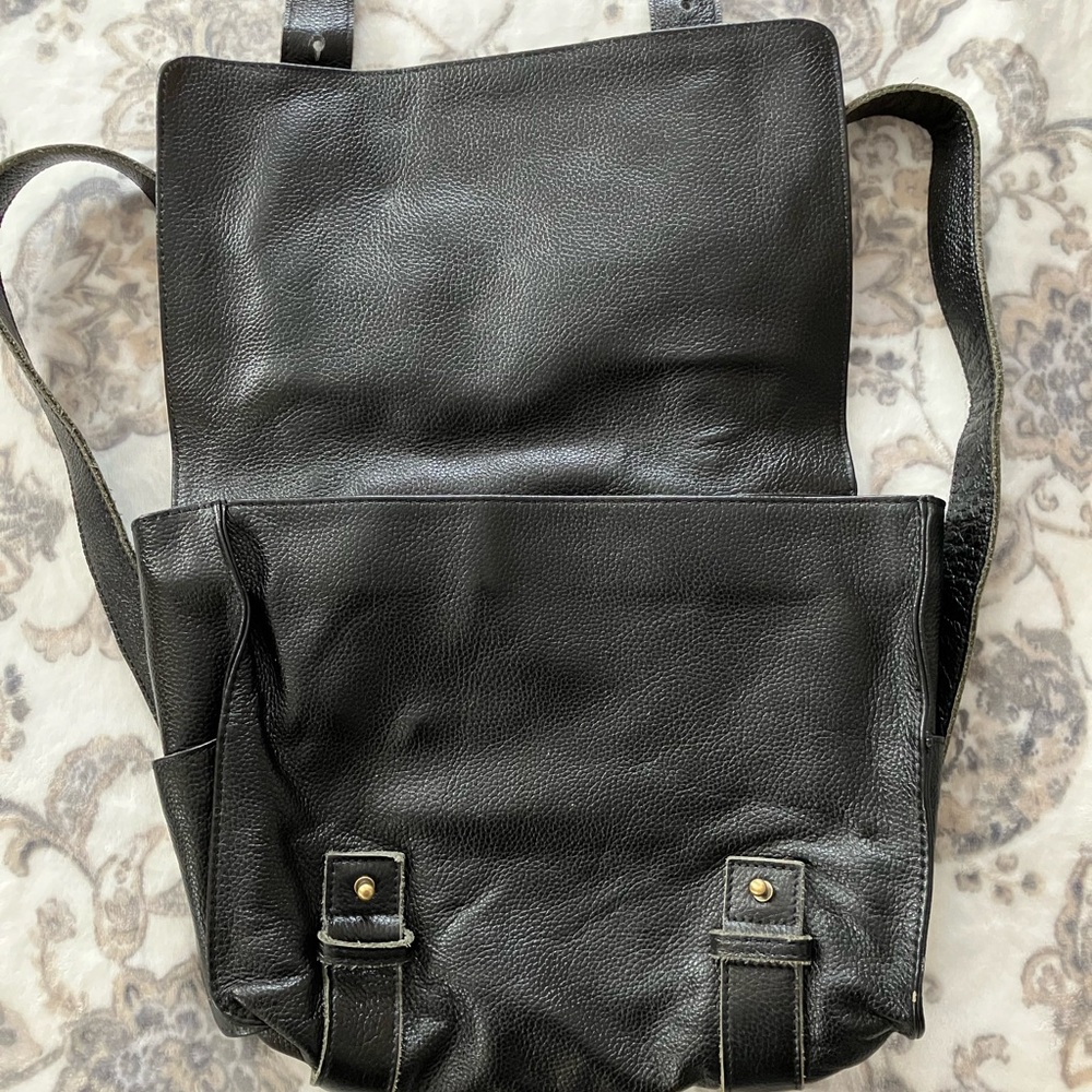 Vere Verto Black Backpack with Durable Italian Pebbled Leather and Gold Hardware - Picture 4 of 15